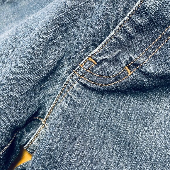 WHBM Blanc Women's Mid Rise Stretch Cropped Flare Blue Denim Jeans Size 8 - Picture 4 of 13